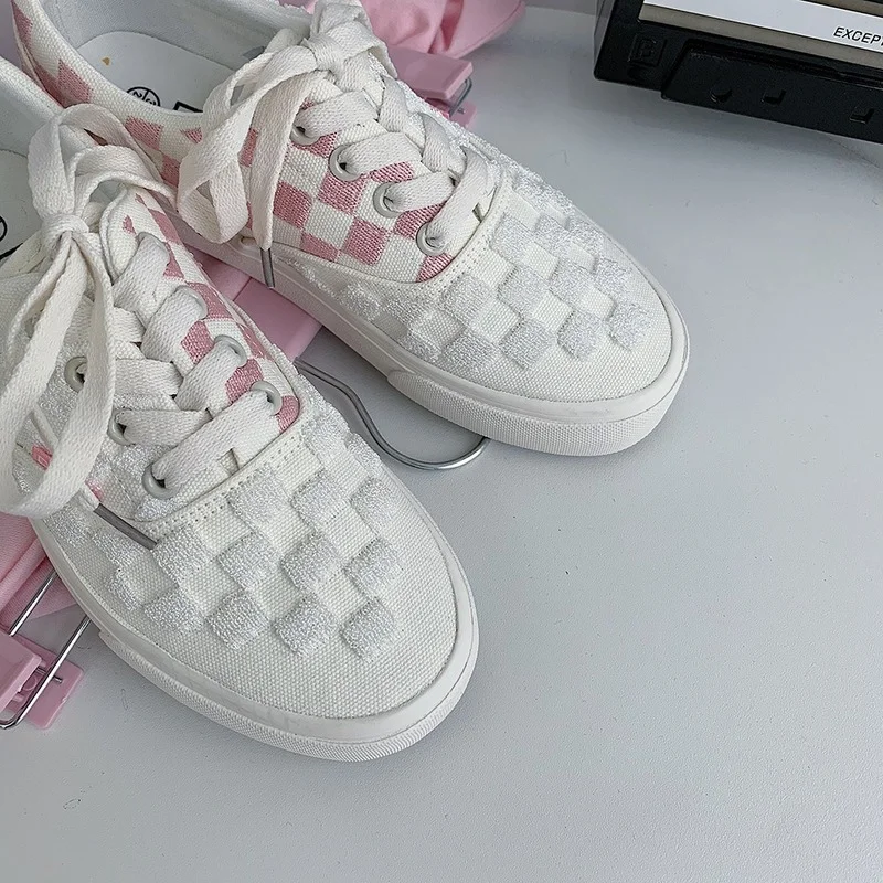 

Cream Powder Canvas Shoes Women's Spring and Summer 2021 New Soft-soled Women's Shoes Street Shot Skateboarding Shoes