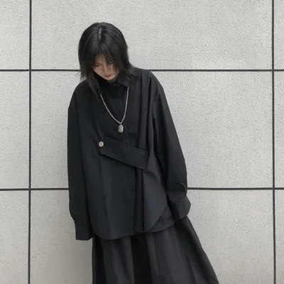 

2020 new small design dark black series irregular loose long-sleeved shirt student girl