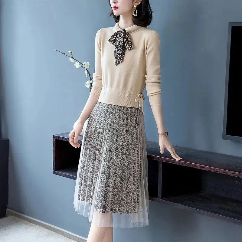 

Женское трикотажное платье-миди с леопардовым принтом