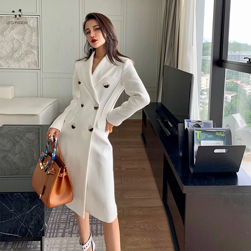 

Fall how can be short of a three-dimensional cut slim double-breasted windbreaker coat in the long