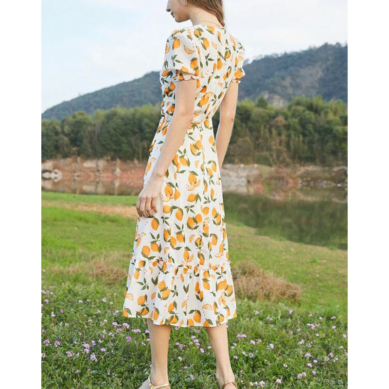 Платье женское льняное средней длины с V-образным вырезом и пышными рукавами в