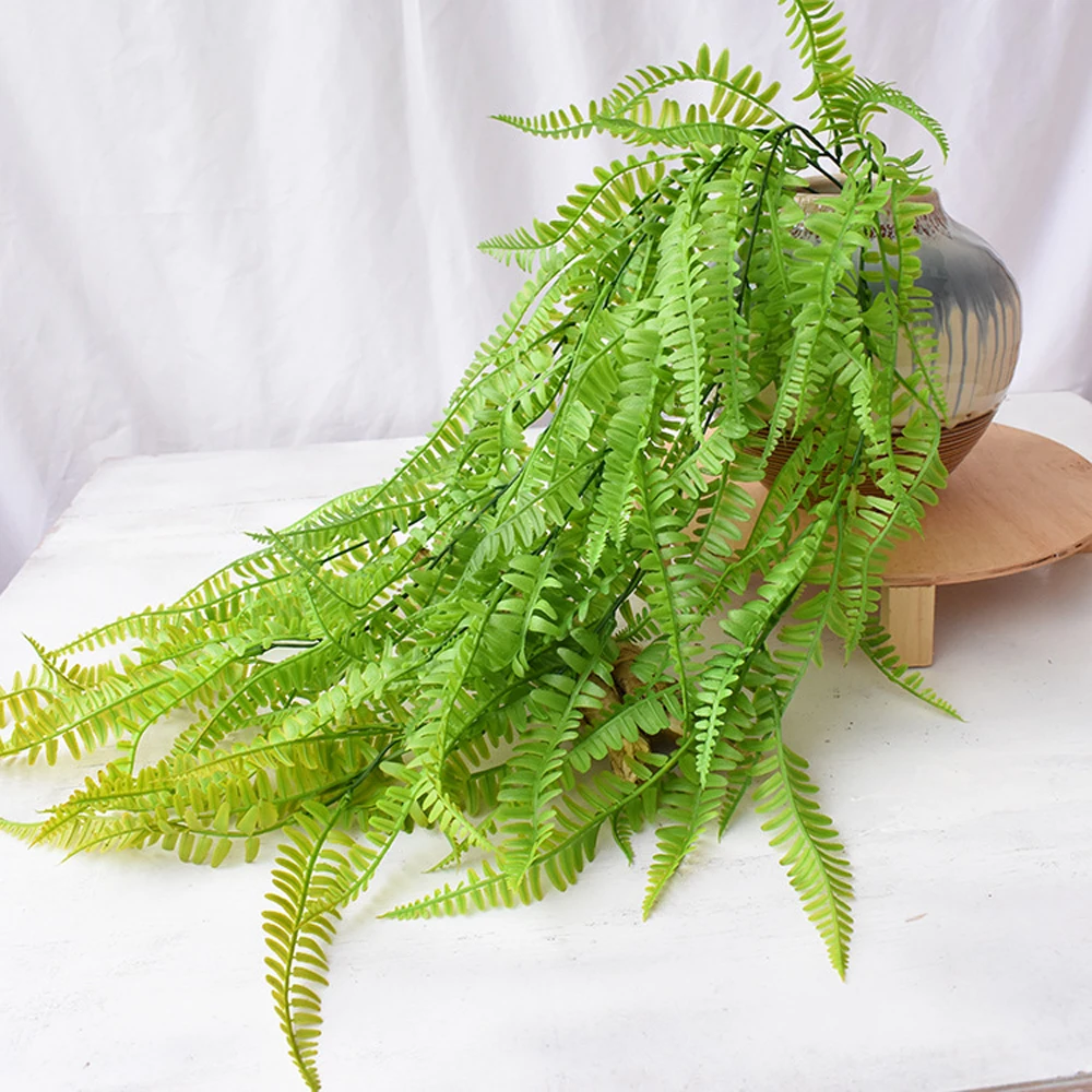 Имитация окрашенной распылителем стены Pteridophyte висящей на персидской траве