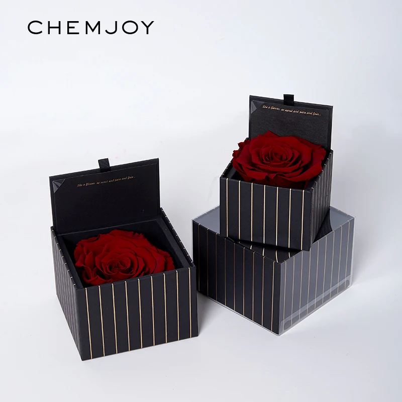 Полосатая картонная коробка с цветами цветочный букет подарочные упаковочные