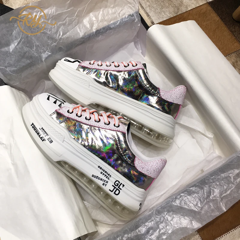 Женские кроссовки на платформе роскошные из натуральной кожи с блестками белые