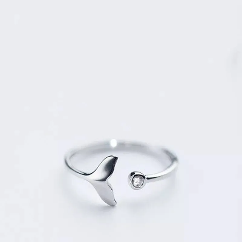 Фото Белое кубическое циркониевое кольцо с рыбкой регулируемое сказочные кольца для