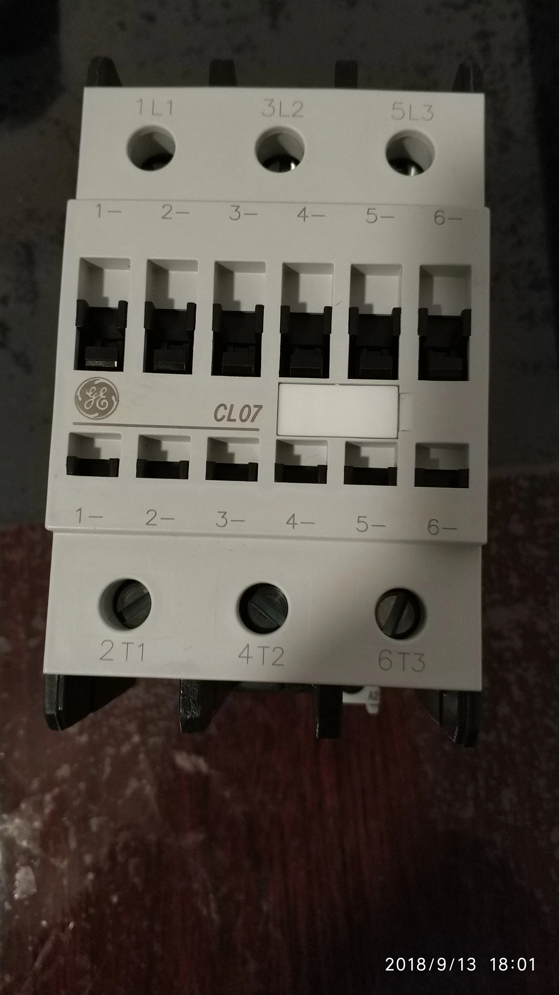 

E2E-X10Y1-Z. 2M BY OMS omron Proximity sensor