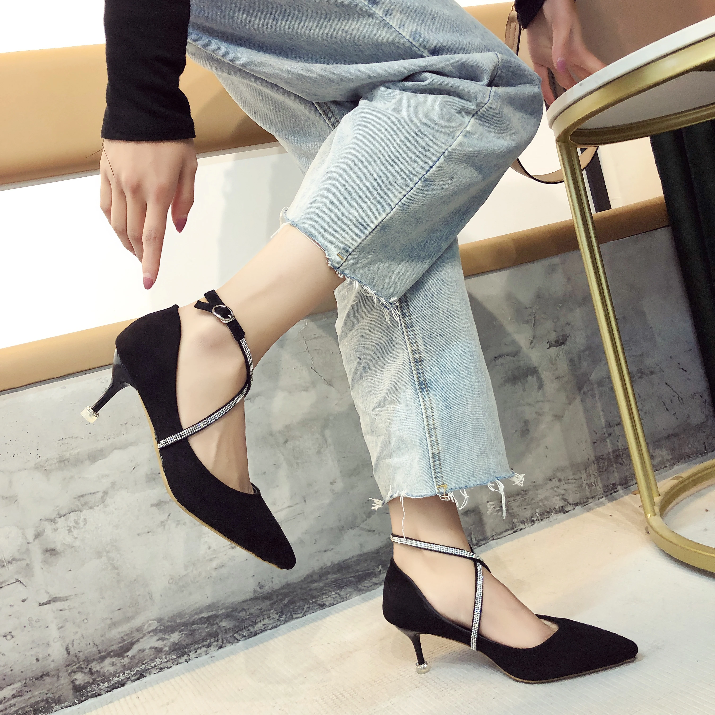 Новинка Корейская версия Замшевые ботинки с острым носком на высоком каблуке