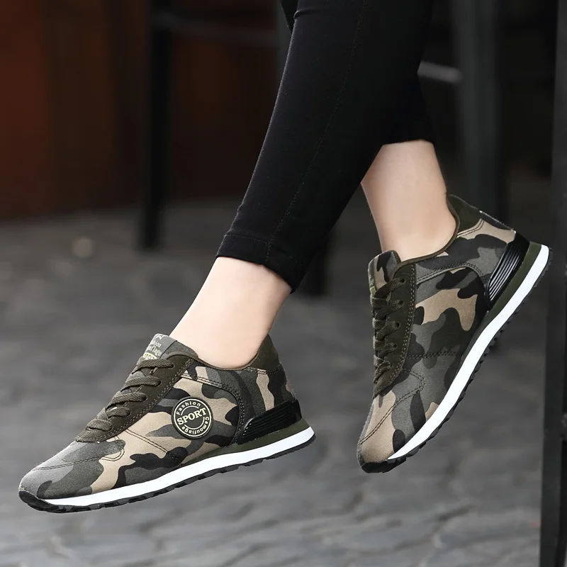 

Designer Running Shoes Men Sneakers Breathable Walking Shoes Women Casual Shoes Couple Camouflage Sport Shoes Luxury Moccasins