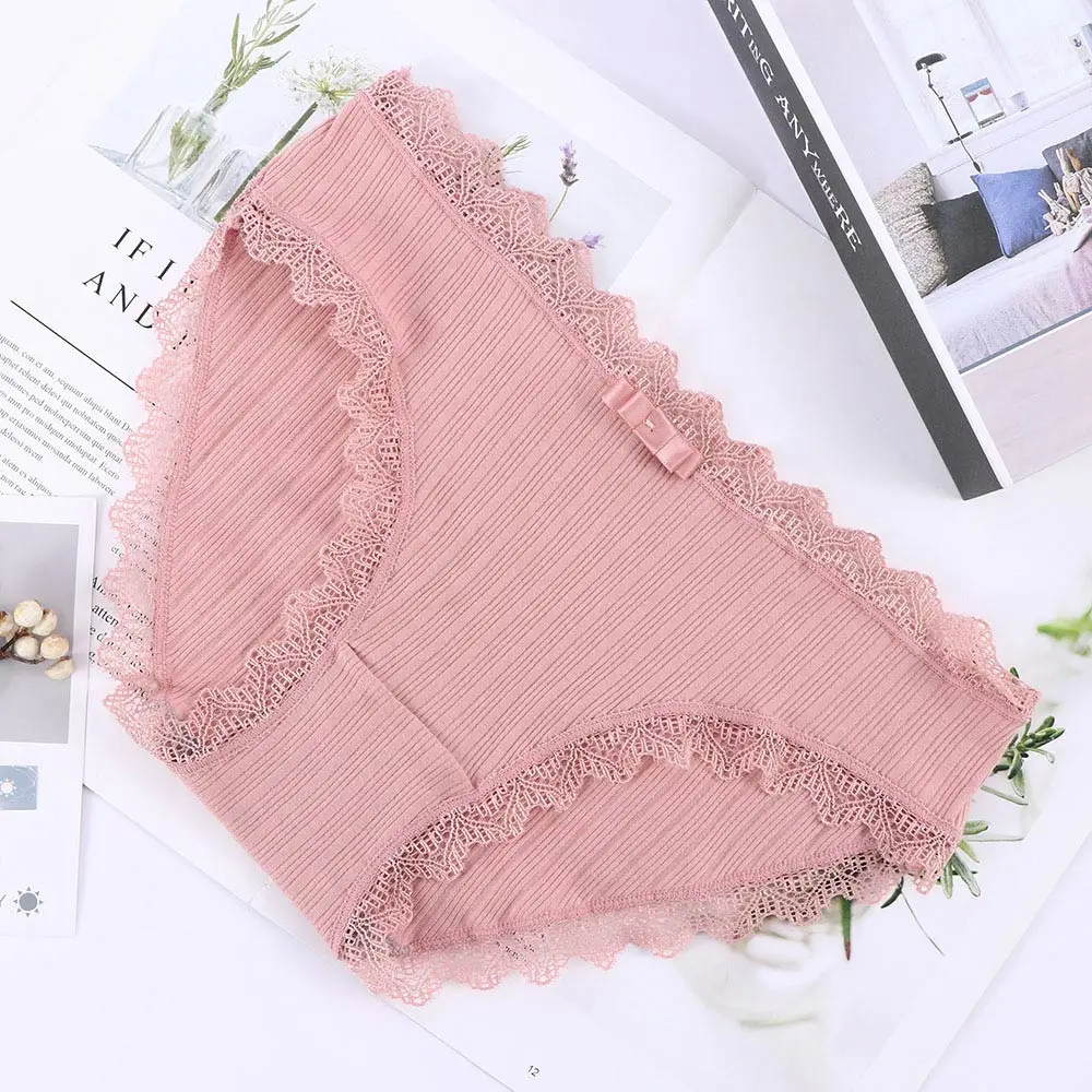 Мягкие трусики с промежностью однотонные из дышащей хлопковой ткани женские