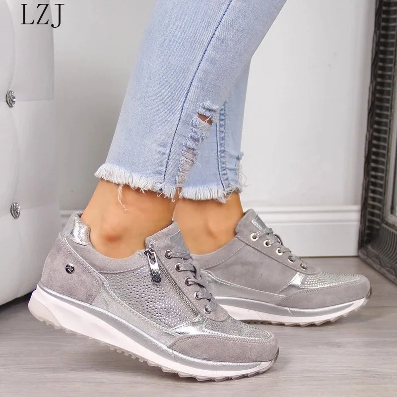 Кроссовки женские на танкетке Вулканизированная подошва со стразами спортивная