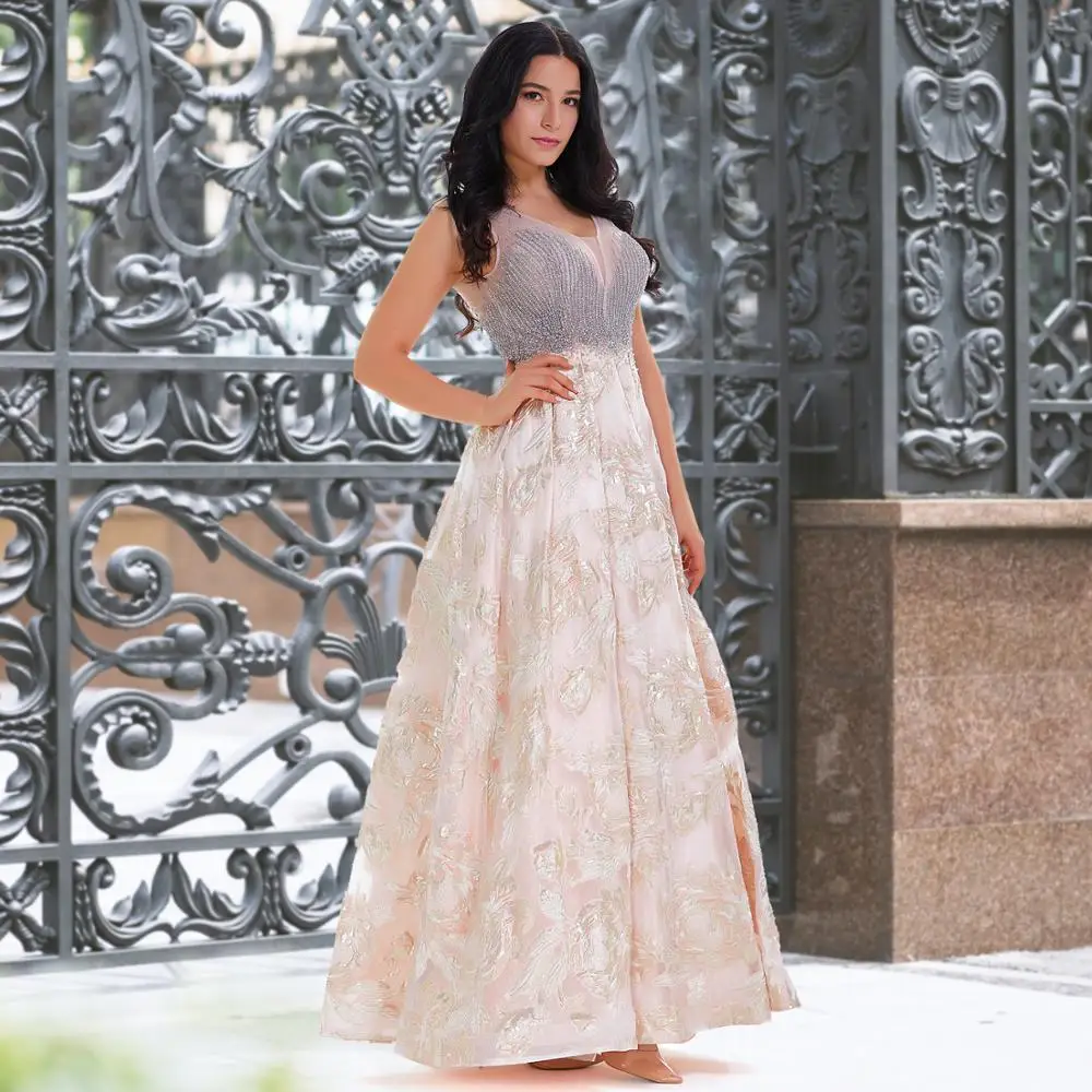 Роскошное вечернее платье длинное из тюля с аппликацией и бисером