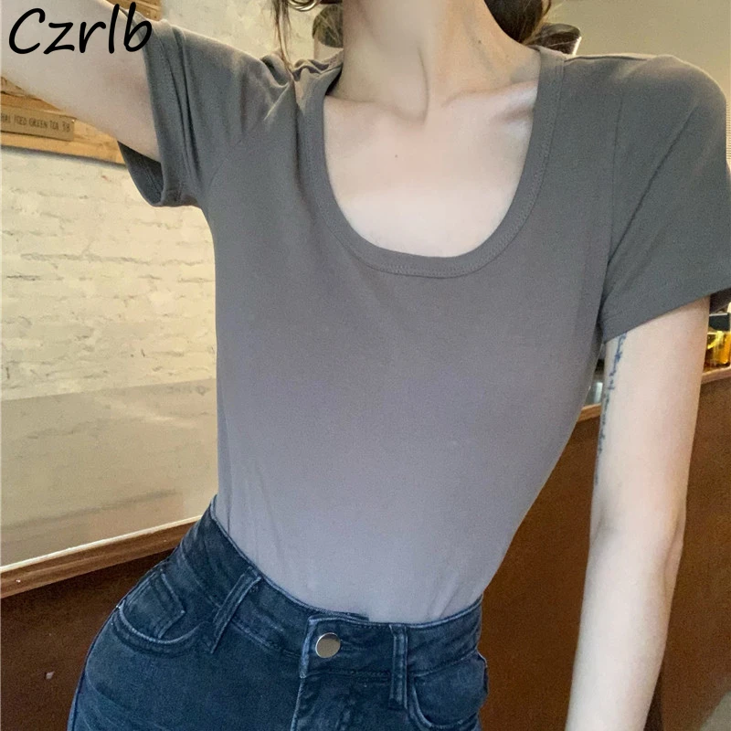 Футболка женская однотонная с коротким рукавом и круглым вырезом | Женская