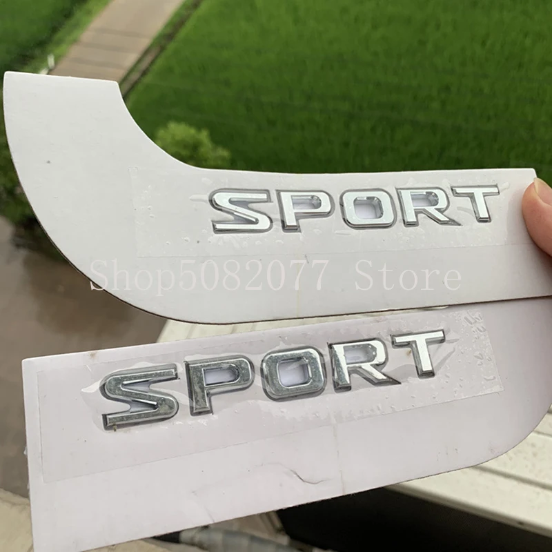 Значок серая квадратная хромированная Спортивная эмблема с буквами SPORTPLUS для