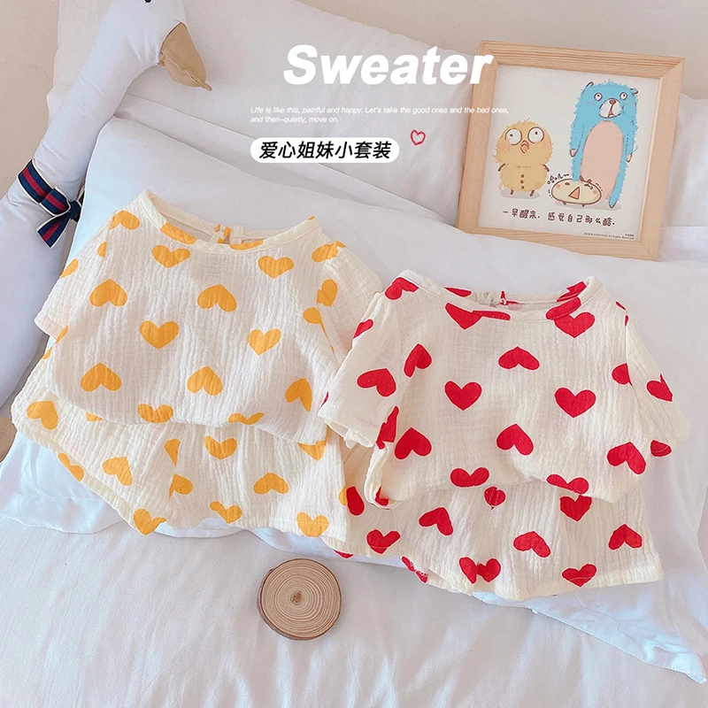 

Футболка и шорты для маленьких девочек, комплект с милым принтом в виде сердечек, летняя повседневная модная дышащая хлопковая футболка из ...