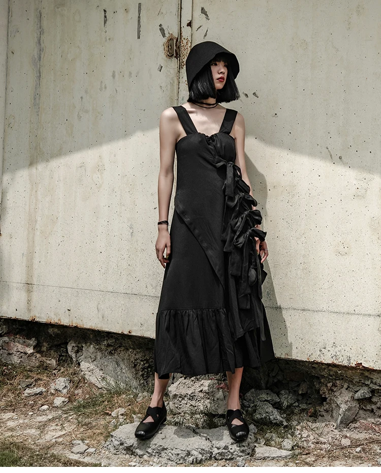 [EAM] New Spring Summer Spaghetti Strap Sleeveless Black Ruffles Split Joint Long Temperament Dress Women Fashion JW631