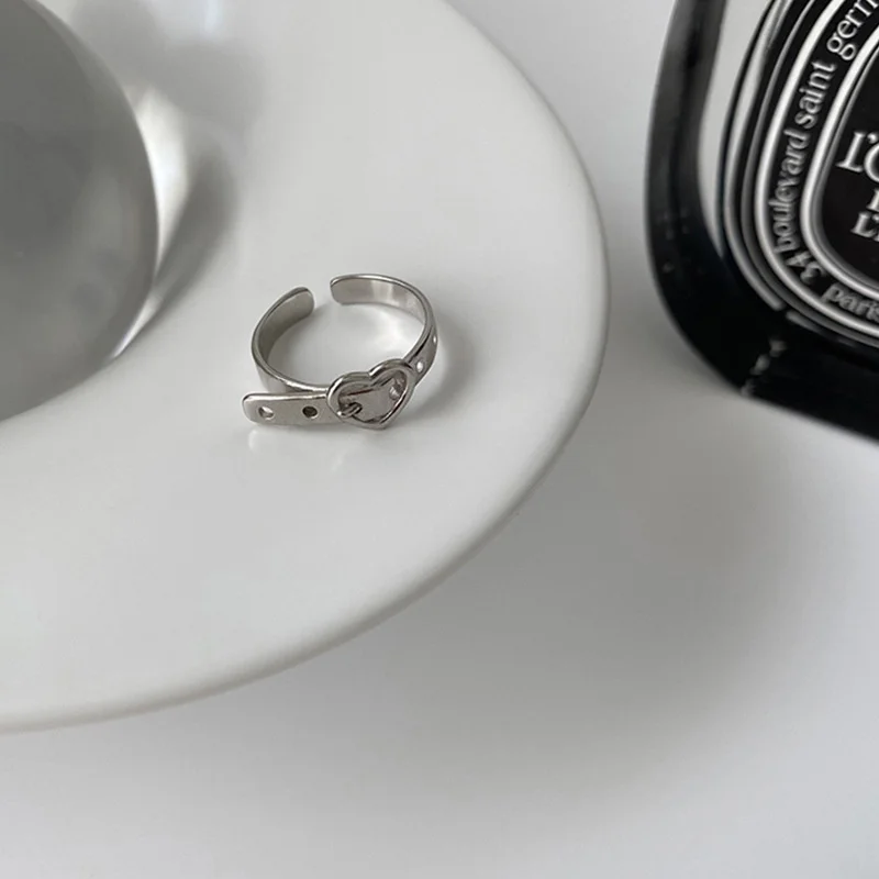 

Fashion Simple Silver Hollow Love Belt Buckle Ladies Exquisite Creative Jewelry Ladies Banquet Party Gifts Wholesale Jewelry