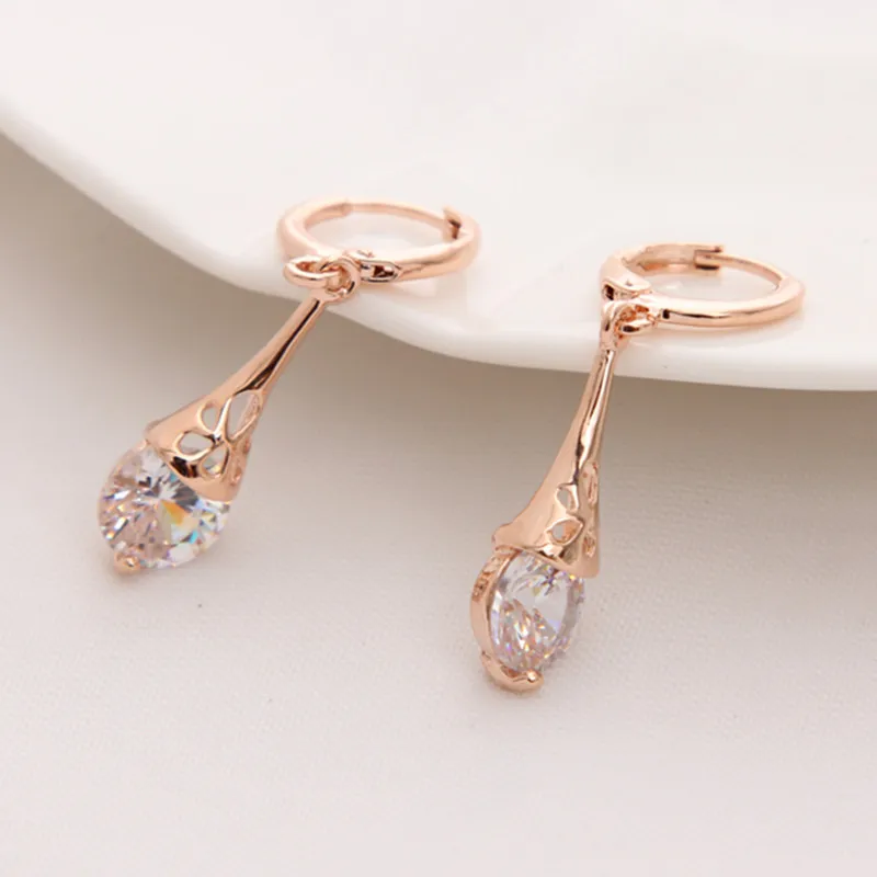 Женские серьги-капельки золотого цвета с белым цирконием свадебные ювелирные