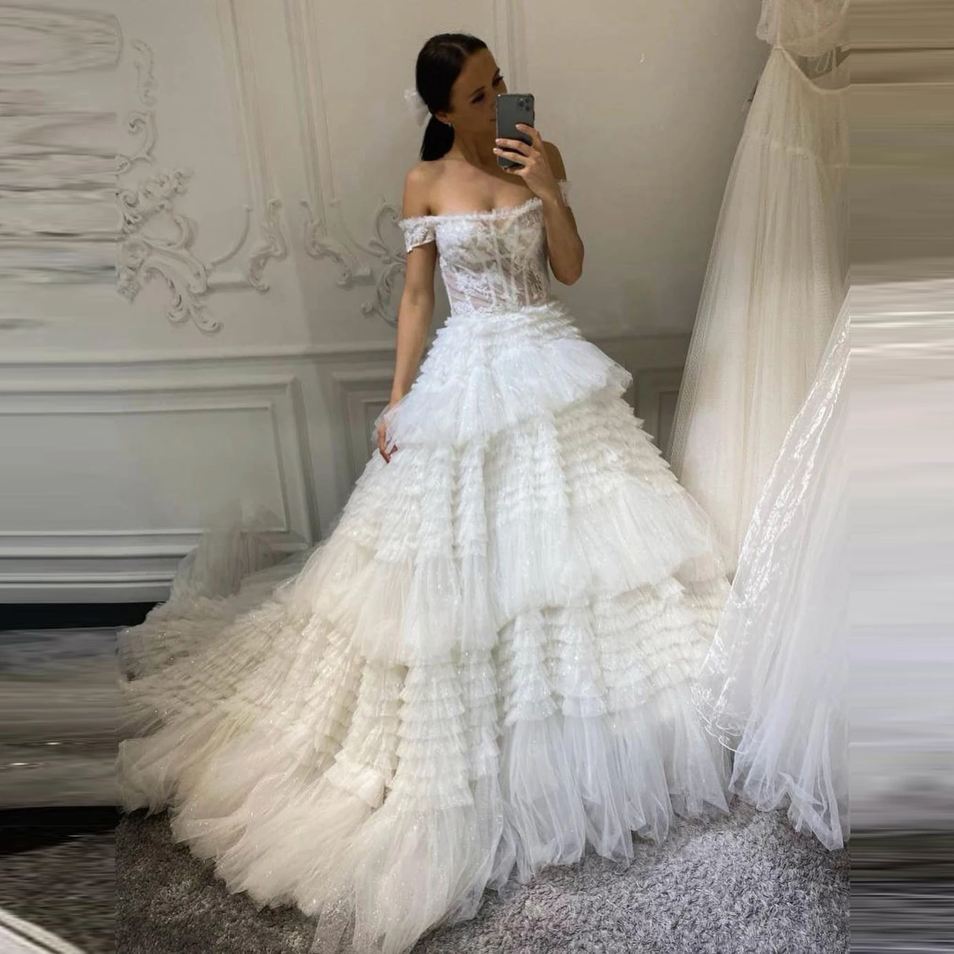 

Extra Puffy Tulle Wedding Gowns In Dubai Cap Sleeves Lace Top Tiered Ruffles Ball Gown Bridal Plus Size Wedding Gown Lace-up Bac