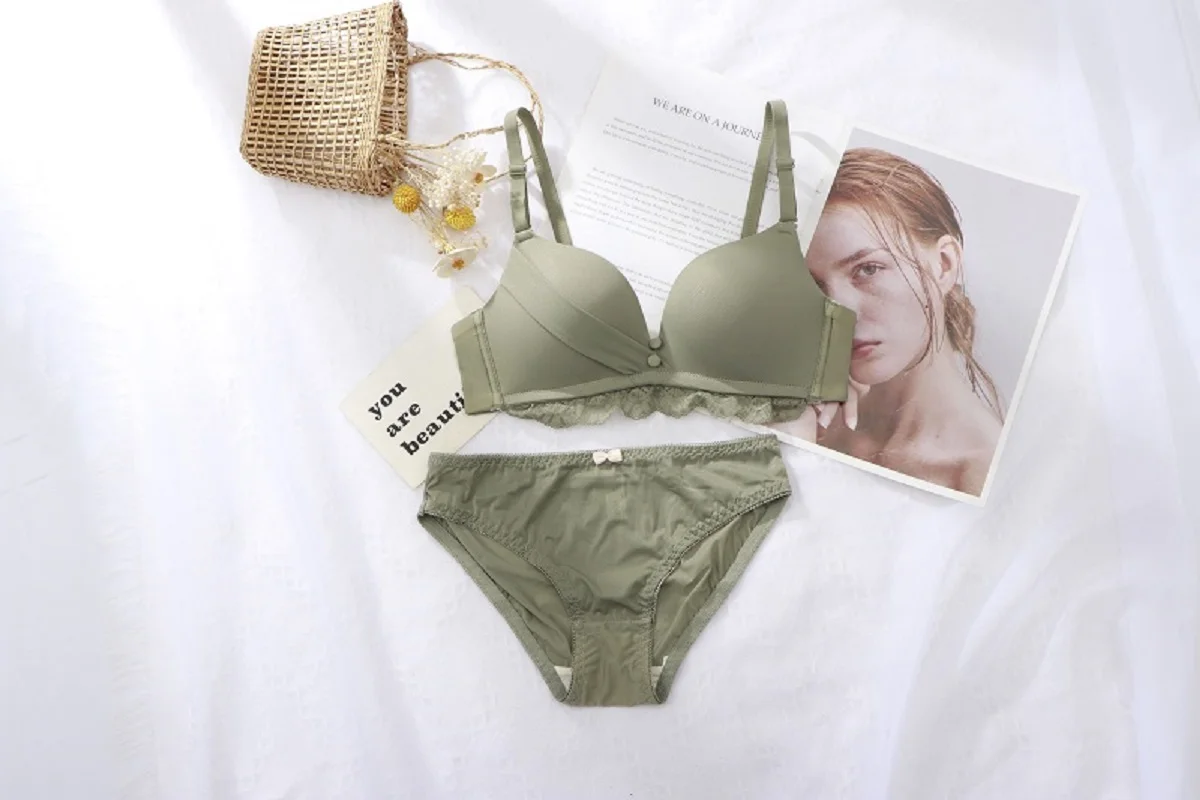 

2021 New Seamless Velvet Low Waist Women's Underwear Set, Comfortable And Breathable, No Steel Ring Sexy Women's Underwear Set