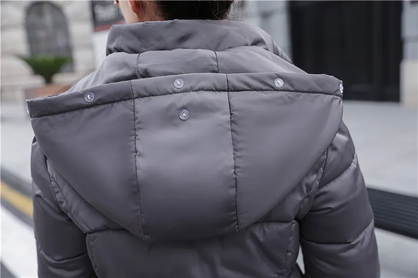 Парка женская зимняя пуховая с капюшоном и воротником из искусственного меха |