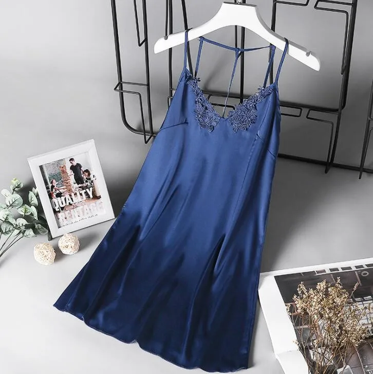 Женская кружевная ночная рубашка бордового цвета с V-образным вырезом