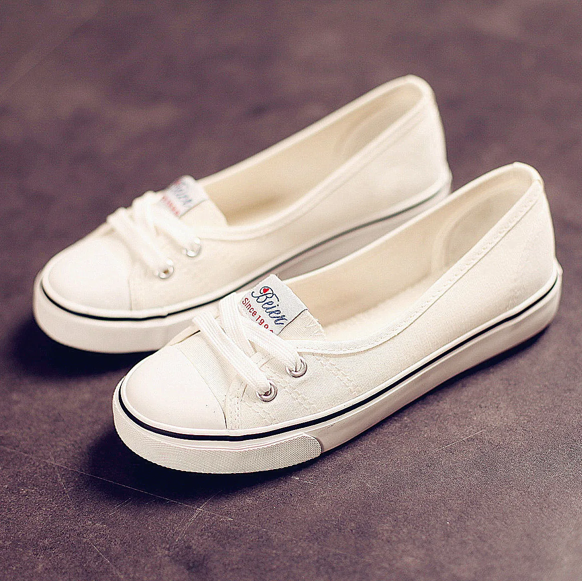 

Casual Female Soft Sneakers Flats Women Breathable All-match Vulcanized Shoes Lace Up Casual Solid Shallow Low-Top Canvas Shoes