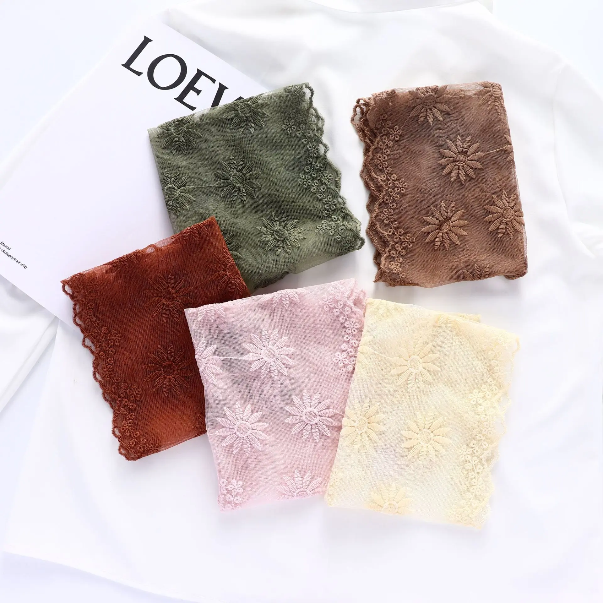 

ILYEE 2021 New Solid Color Lace Triangle Head Wrap Scarf Shawl Headscarf Women Black Pink Green Floral Embroideried Hair Scarfs