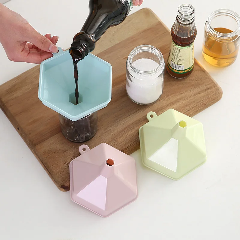 

Long-handled Liquid Funnel for Kitchen Gadgets Color Random
