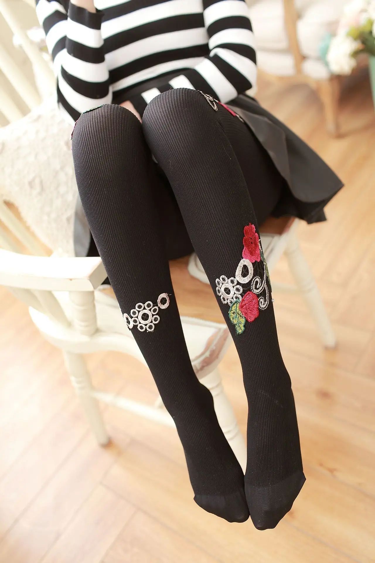 

Women Sexy Pantyhose Tights Rhinestones Opaque Embroidery Flowers Party Dress Style Lace Panty Transparent Silk Stockings Female
