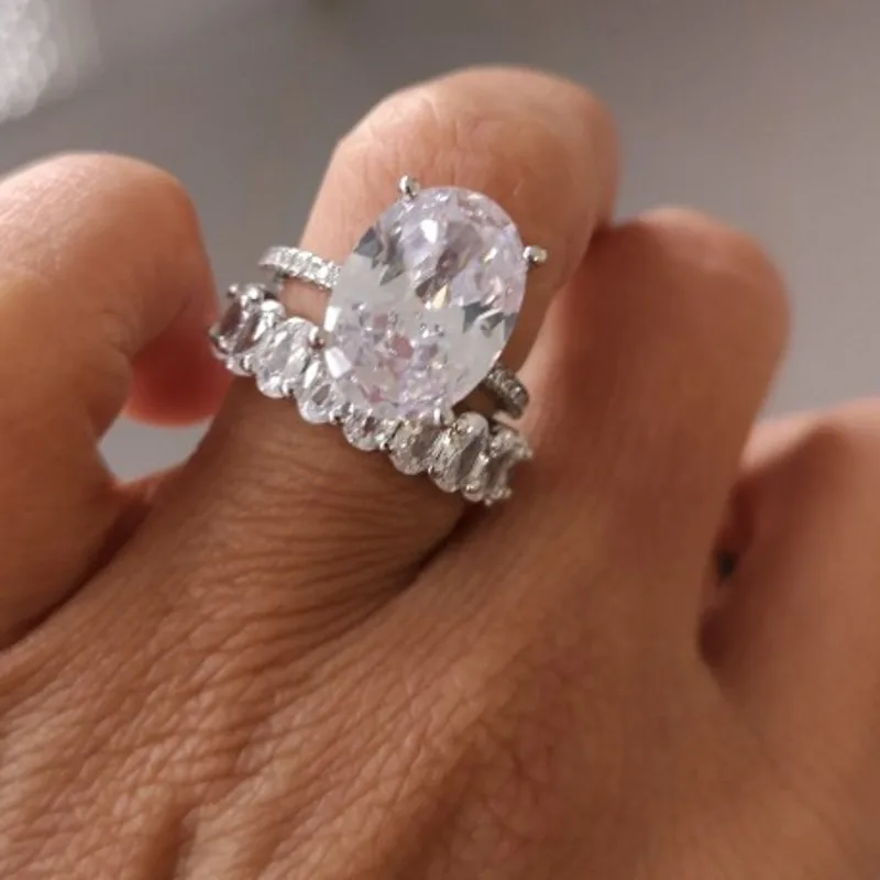 

Кольцо обещание овальной формы из серебра 925 пробы с фианитом