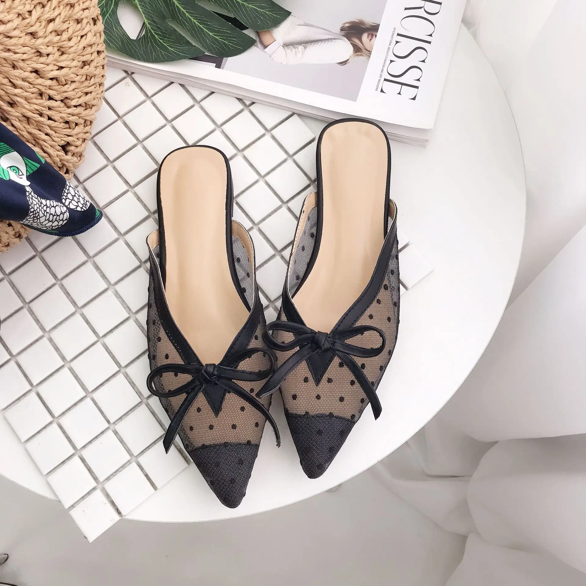 

2019 New Korean version of the red lace net yarn wave point pointed flat bottom half drag Muller shoes slippers women