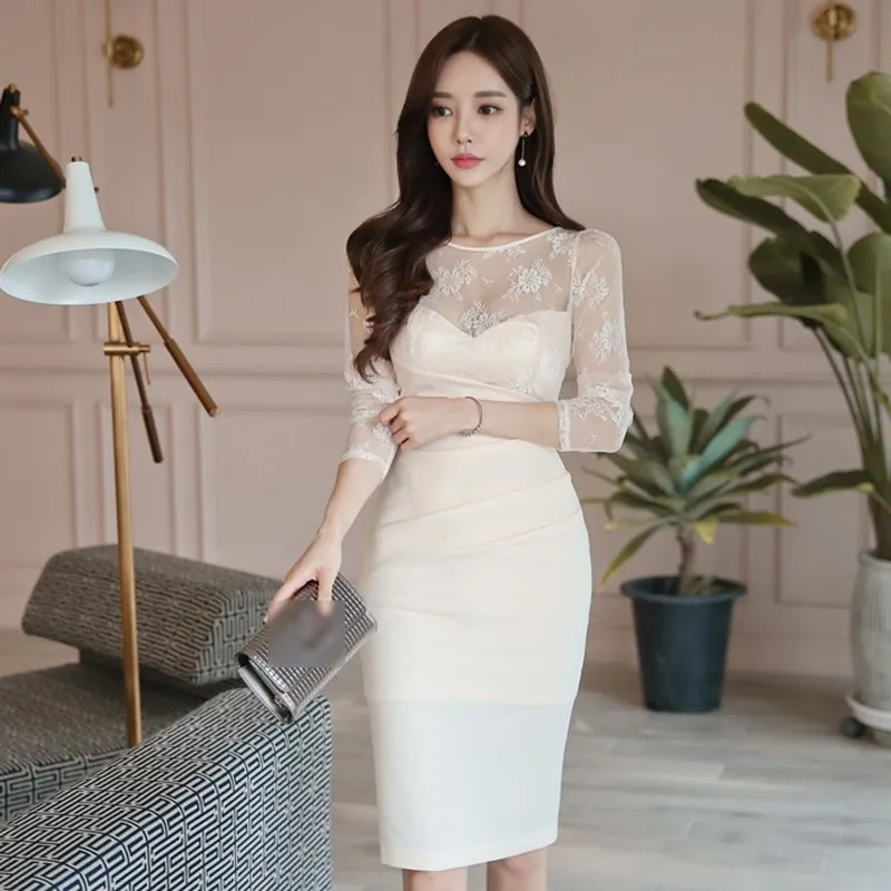 Осенне летнее платье карандаш для работы в офисе прозрачное кружевное лоскутное