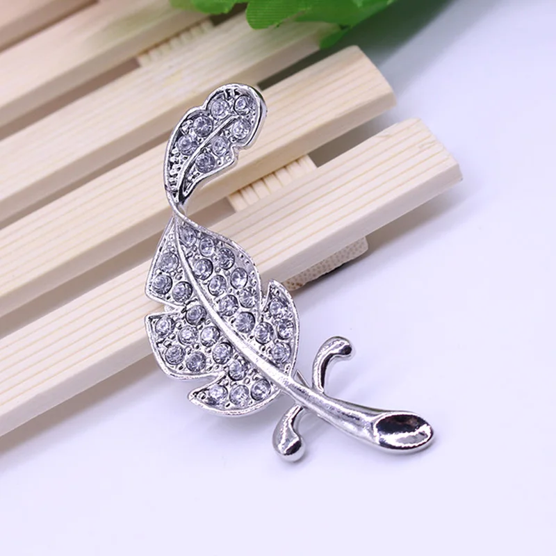 Брошь в виде листьев Стразы для мужчин и женщин креативная булавка форме пера