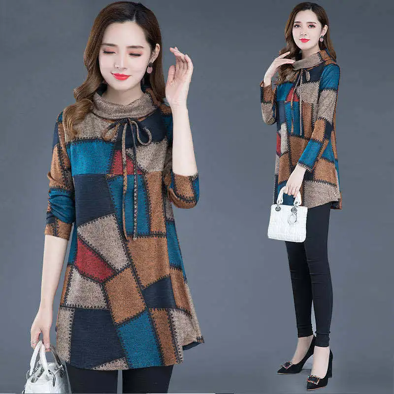 Футболка женская хлопковая с широким воротником в клетку принтом размера плюс