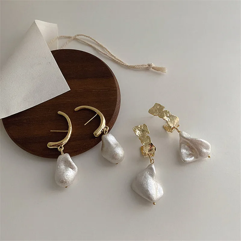 

Irregular Baroque Abnormity Pearl Earrings Simple Retro Elegant Temperament Big Earrings Women Jewelry Gift Accessories 2021
