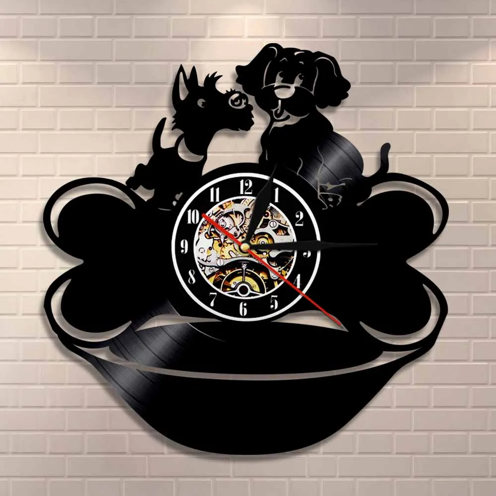 Настенные часы с черными мопсами и костями настенные виниловой записью щенков в