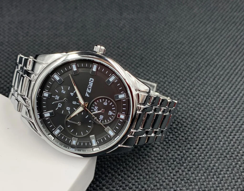 

The New Couple Quartz Watch Unisex Waterproof Calendar Business Casual Alloy Dial Simple and Versatile Luxury Watch WA252