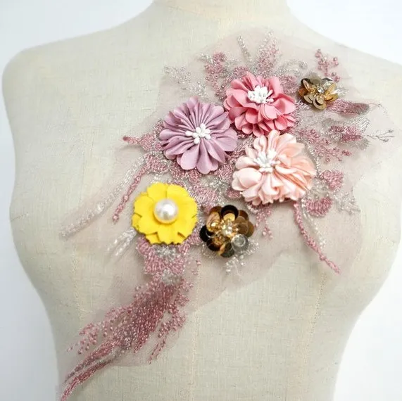 1 шт. лирическая вышивка с объемными цветочными мотивами и аппликацией из бусин