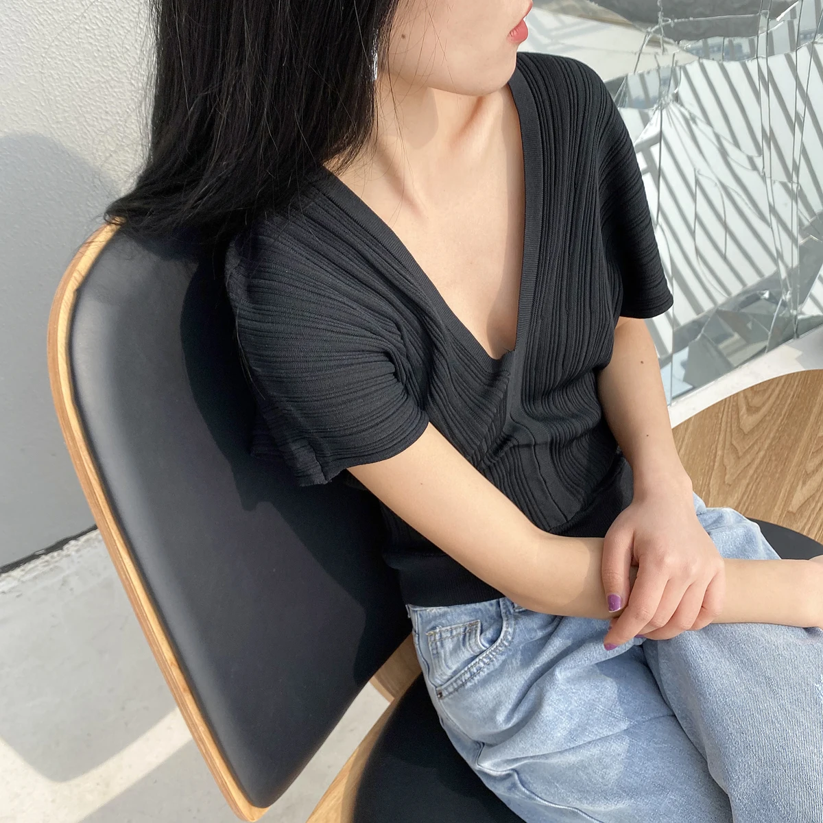 

Women's Top shirt Knitted v-neck sleeveless casual in black and white DM001
