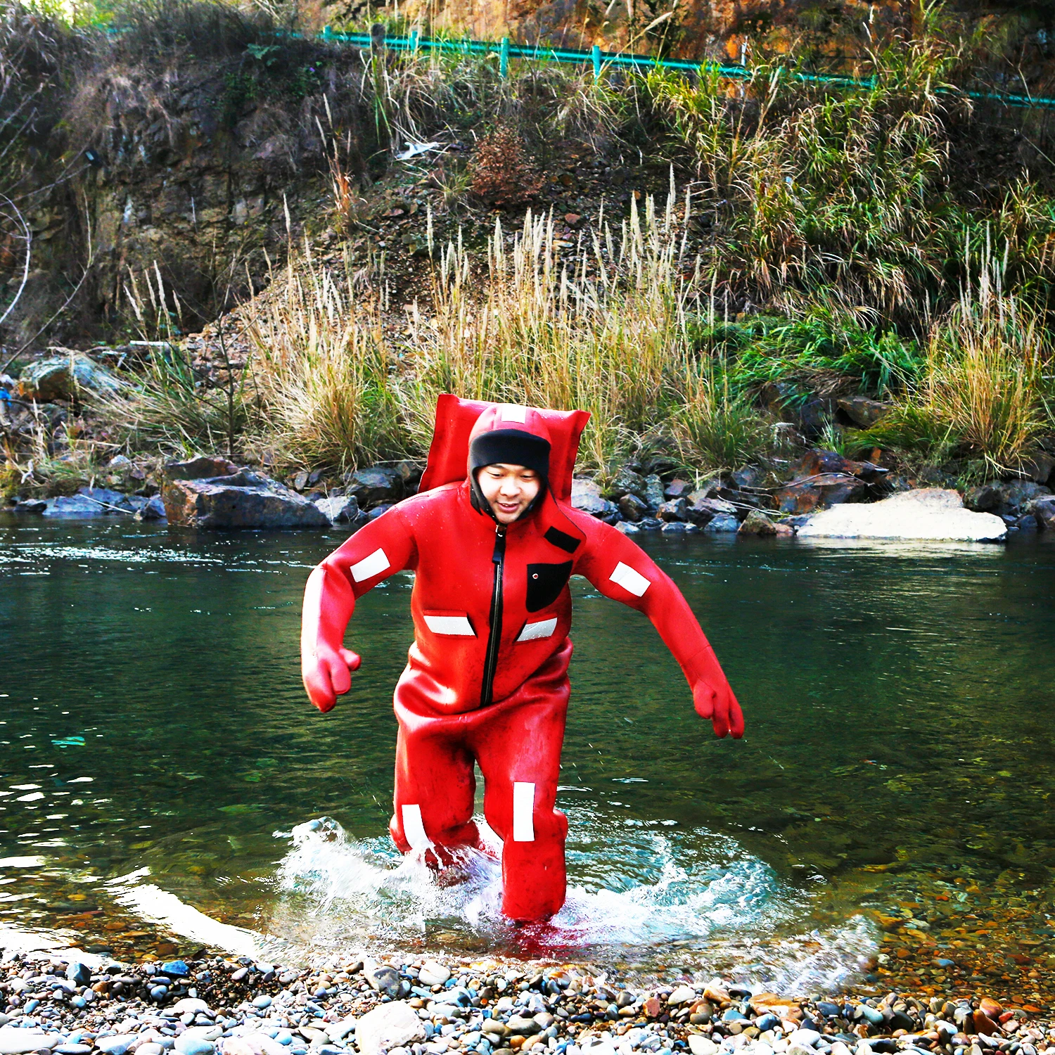 Рисунок 5 - Костюм для выживания из неопрена