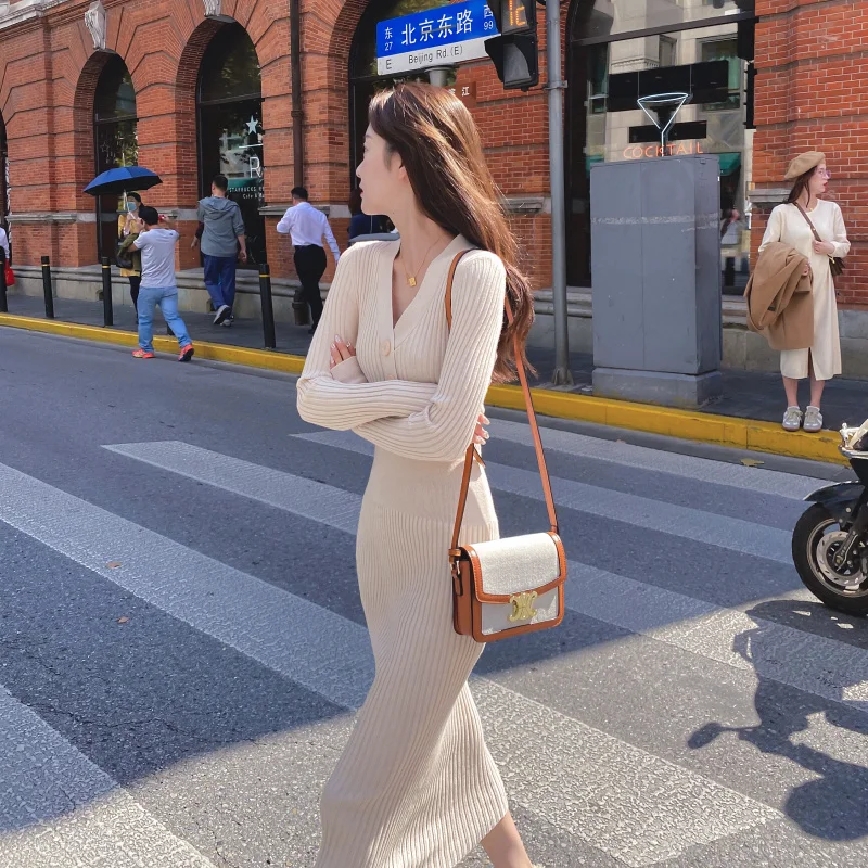

Qiu dong outfit new retro accept waist sexy over-the-knee v-neck knitting dress show thin cultivate one's morality sweater dress