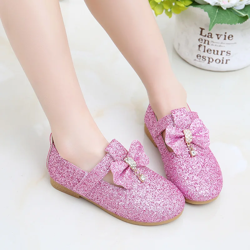 Тонкие туфли принцессы для девочек Сезон весна Повседневная обувь с подвеской и