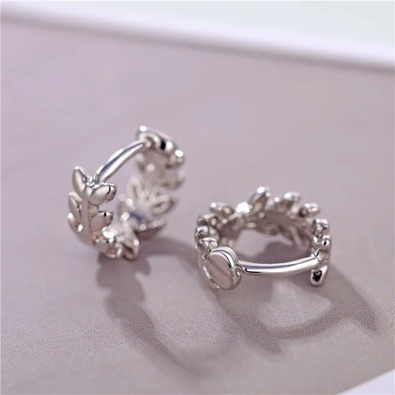 

SIPENGJEL Fashion Classic Hoop Earrings Leaf Design Korean Style Small Earrings For Women Jewelry 2021
