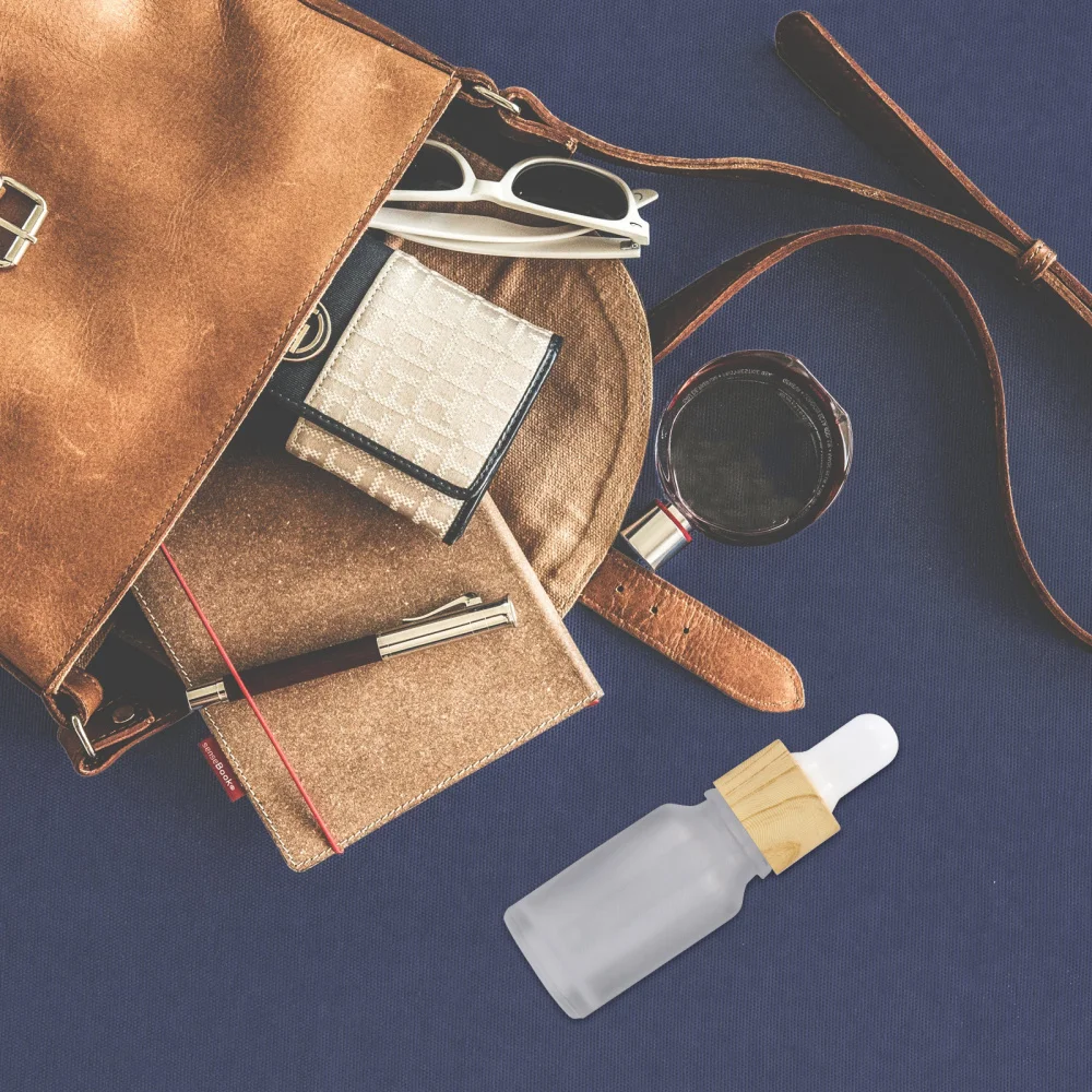 

4pcs Essential Oil Bottles Subpackaging Dropper Bottles Travel Storage Bottle