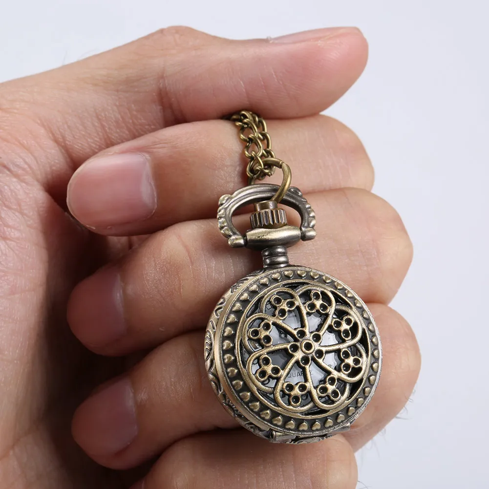 

Fashion Vintage Women Pocket Watch Alloy Retro Hollow Out Flowers Pendant Clock Sweater Necklace Chain Watches Lady Gift TT@88