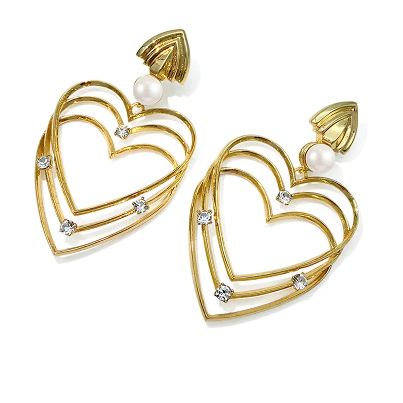 

New Korea Heart Stud Earrings for Women Vintage Earring Charms Jewelry 2020 Pearl Brincos Female Hollow Heart Pendant Earring