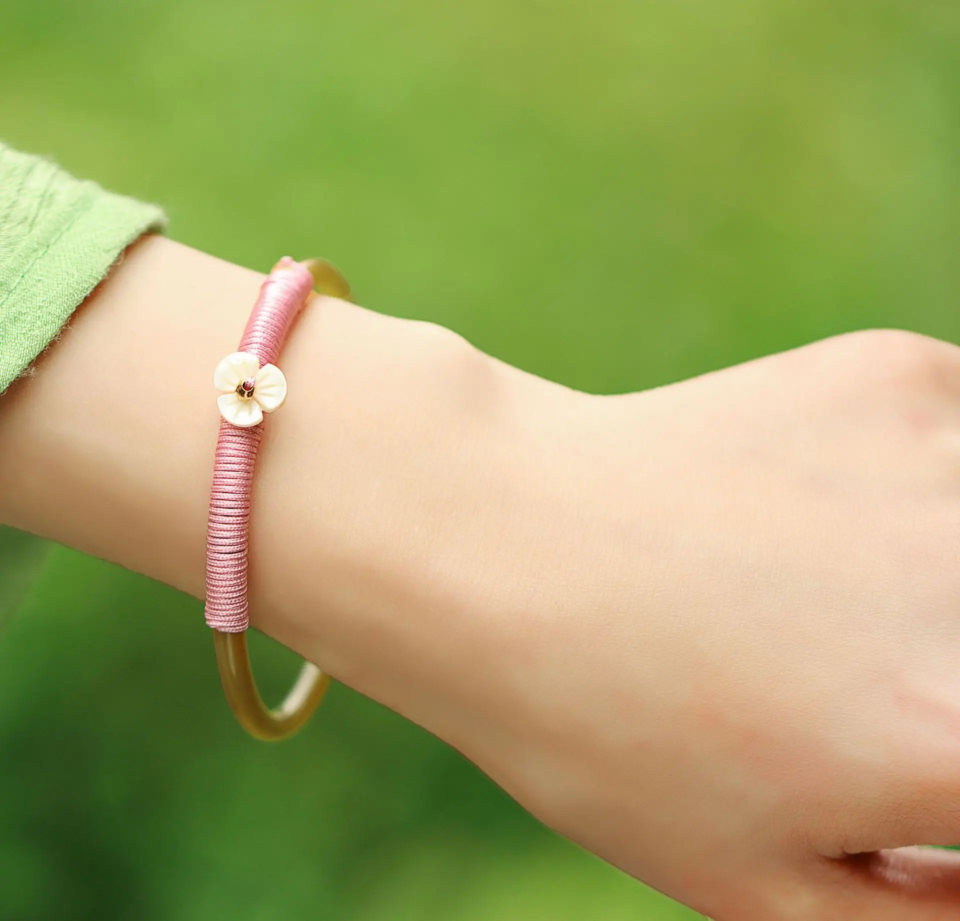 Браслет в этническом стиле корпус из бычьей кости литературный и художественный