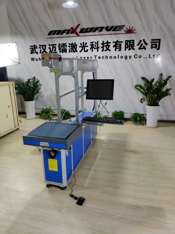 Динамическая крупногабаритная лазерная маркировочная машина CO2 для джинсов