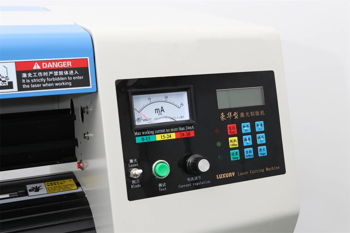 Лазерный режущий плоттер размером 980 мм с автоматическим контурным шаговым