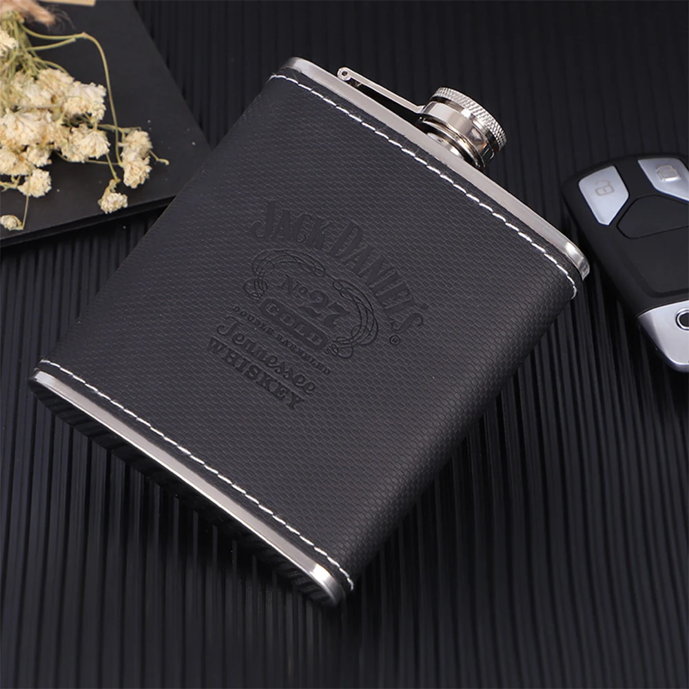 

Portable Bottle For Whiskey Stainless Steel Wine Bottle PU Leather Surface Flask Travel Stainless Steel Hip Flask